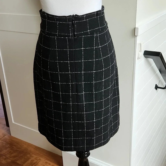 || H&M|| black skirt - Picture 3 of 6